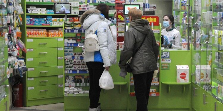 Виробники ліків піднімають ціни в очікуванні скасування знижок аптекам