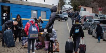 ЄС може припинити підтримку біженців на вимогу Києва