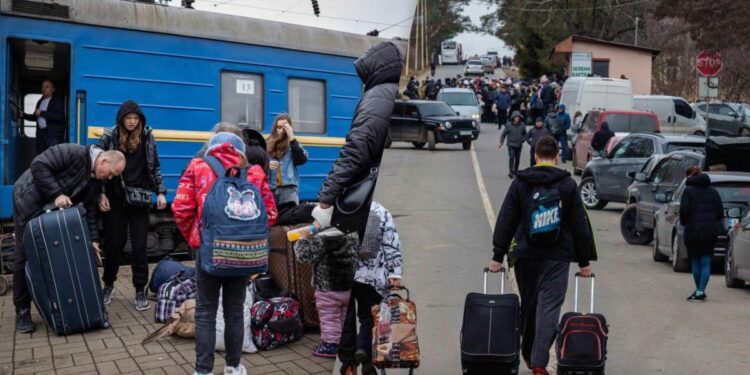 ЄС може припинити підтримку біженців на вимогу Києва