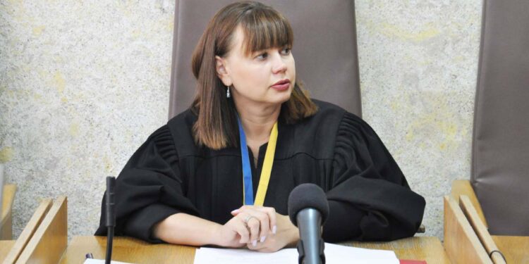 Суддя, яка “відмазувала” п’яних водіїв, буде отримувати пожиттєве утримання за рахунок українців