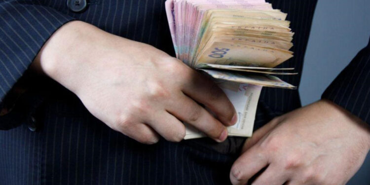 Зарплати чиновників перевершили очікування: Мінфін розкрив цифри 1 Зарплати чиновників перевершили очікування: Мінфін розкрив цифри