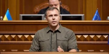 Виховали тих, хто не хоче захищати Батьківщину: нардеп Костенко виступив за мобілізацію