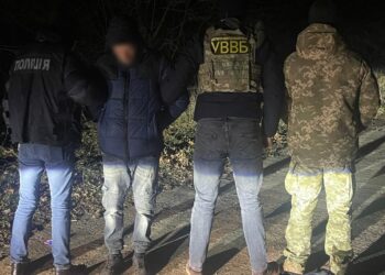Незаконний транзит: в Одесі затримано групу переправників через кордон 2 Незаконний транзит: в Одесі затримано групу переправників через кордон
