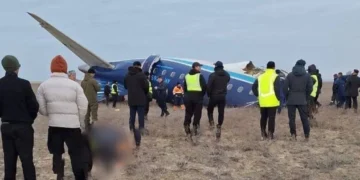 Пасажирський літак, що летів до Чечні, розбився у Казахстані