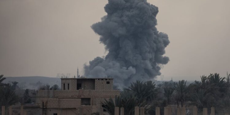 США застосували авіацію для атаки на табори ІДІЛ у Сирії, - CNN