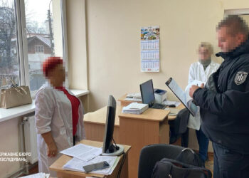 Схема інвалідності на мільйони: на Івано-Франківщині посадовців МСЕК затримали на гарячому