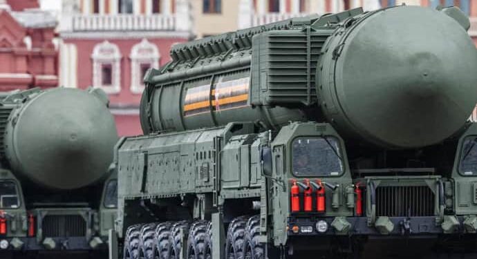 Військова машина Кремля. Російські виробники Орешника використовують західне обладнання — Financial Times