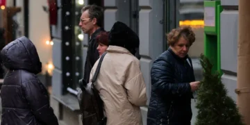 «Ситуація драматична». Яка частка українців взагалі не має заощаджень, і скільки співвітчизників помітили зростання своїх доходів