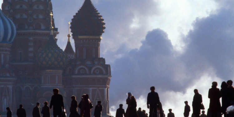 Росіяни масово тікають за країни