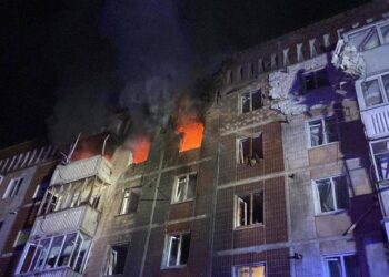 Російський БпЛА влучив у житловий будинок у Тернополі: є загиблі та руйнування