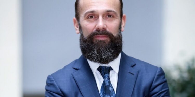 Артур Ємельянов