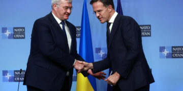 В НАТО закликають Україну відкласти будь-які мирні переговори з Росією