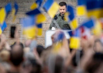 Більшість українців не хочуть бачити Зеленського президентом - ЗМІ 8 Україна готується до виборів – Politico