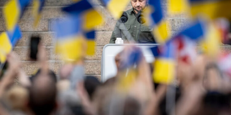 Більшість українців не хочуть бачити Зеленського президентом - ЗМІ 1 Україна готується до виборів – Politico