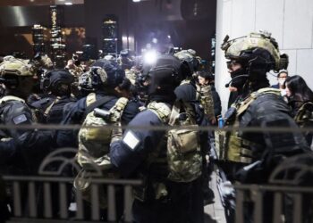 Воєнний стан і битва за парламент: що відбувається в Південній Кореї