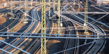 Більше 20 тисяч українців можуть втратити роботу, а держава $800 мільйонів