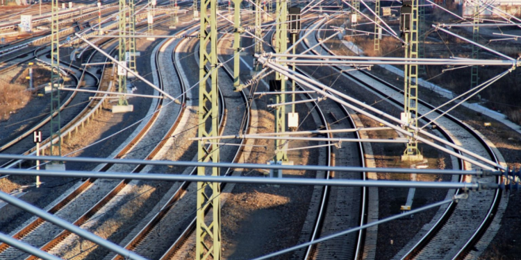 Більше 20 тисяч українців можуть втратити роботу, а держава $800 мільйонів