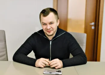 Гривню з кожної посилки забирає Милованов?