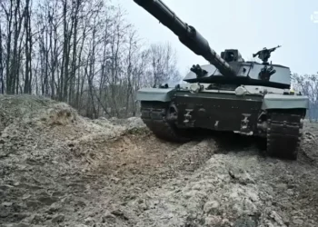 Десантники показали, як воюють у двоповерховому танку із чайником, мультиваркою та туалетом