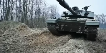 Десантники показали, як воюють у двоповерховому танку із чайником, мультиваркою та туалетом