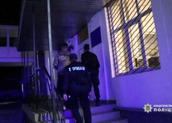 В Івано-Франківську троє чоловіків побили військового 3 В Івано-Франківську троє чоловіків побили військового