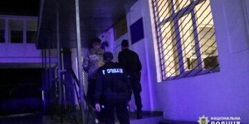 В Івано-Франківську троє чоловіків побили військового