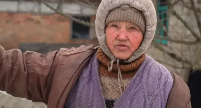 Жителька Курщини розповіла курйозну історію про те, як дізналася, що в її село зайшли ЗСУ 1 Жителька Курщини розповіла курйозну історію про те, як дізналася, що в її село зайшли ЗСУ