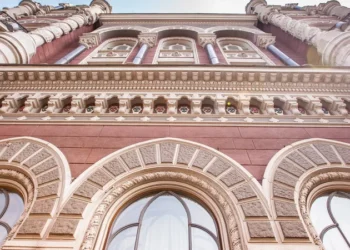 Тривожно. Українці прискореними темпами позбуваються гривні