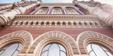 Тривожно. Українці прискореними темпами позбуваються гривні