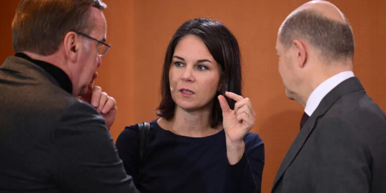 Чому Шольц заблокував військовий пакет для України на €3 млрд 1 Шольц, Бербок, Пісторіус