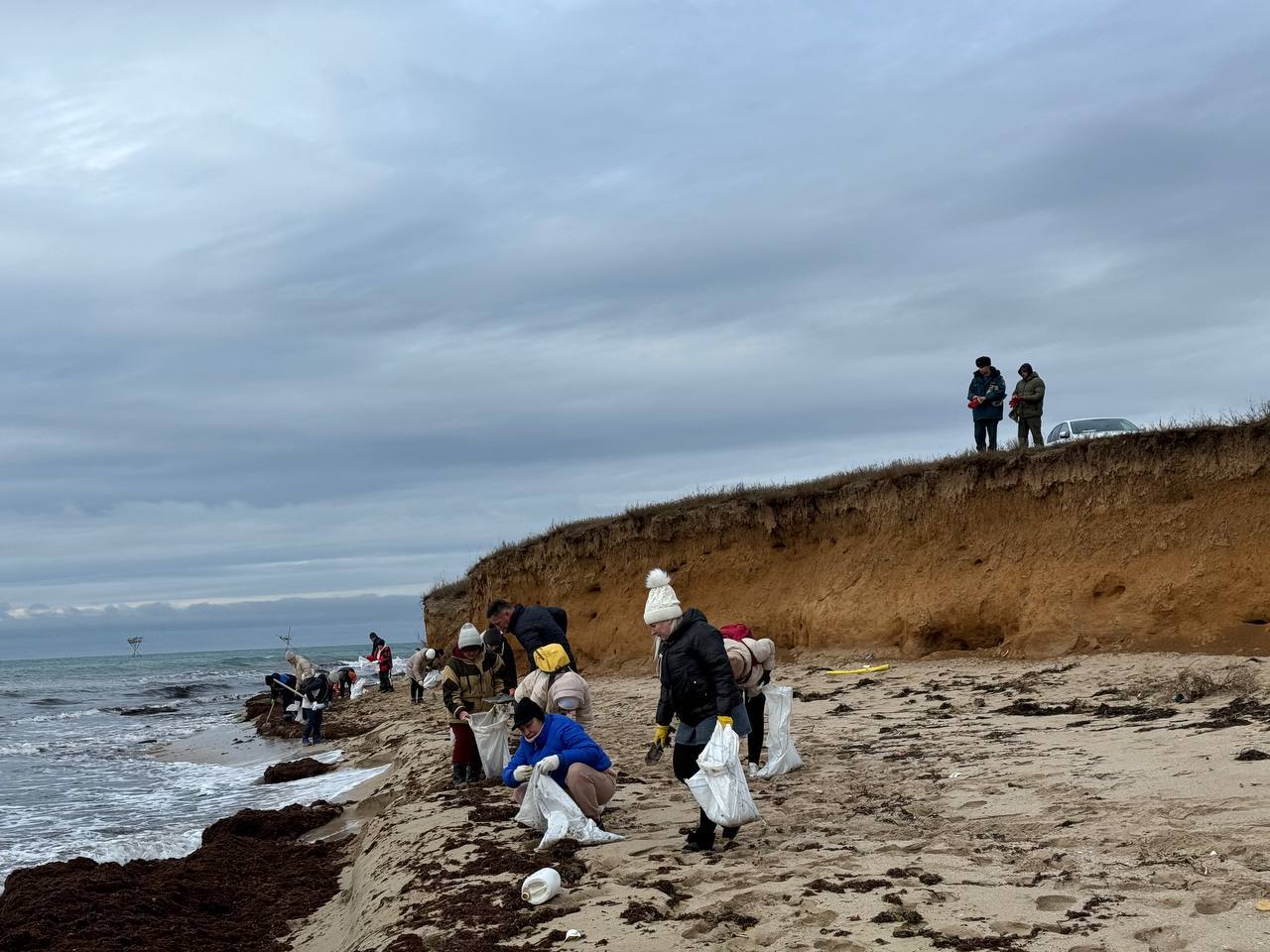 photo 2025 01 11 15 33 06 З танкера, що сів на мілину біля Тамані, в море втекли нові сотні тонн мазуту