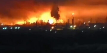 Україна атакувала стратегічний НПЗ у Росії