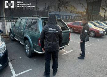 Детективи викрили шахрайську схему з автомобілями для ЗСУ