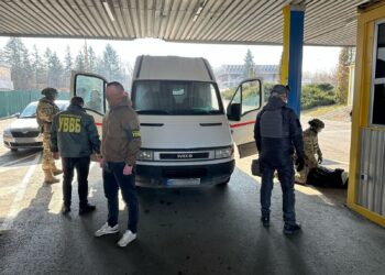 Корупційна схема на кордоні: викрито канал незаконного переправлення призовників 1 ДПСУ