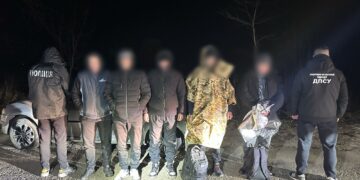«Плащі-невидимки» не врятували: затримано групу ухилянтів біля кордону