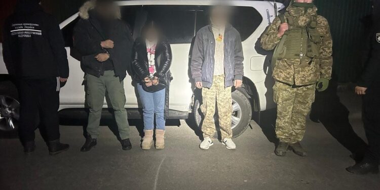 На Закарпатті ділки відправили на смерть чергового ухилянта (Відео) 1 Ухилянт, який намагався втекти від армії, ледь не попрощався з життям у Тис