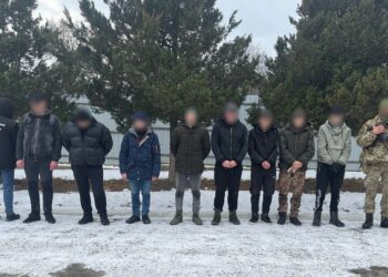 Службовий пес затримав групу ухилянтів на кордоні з Румунією(Відео) 4 Група ухилянтів і їхні провідники затримані на кордоні