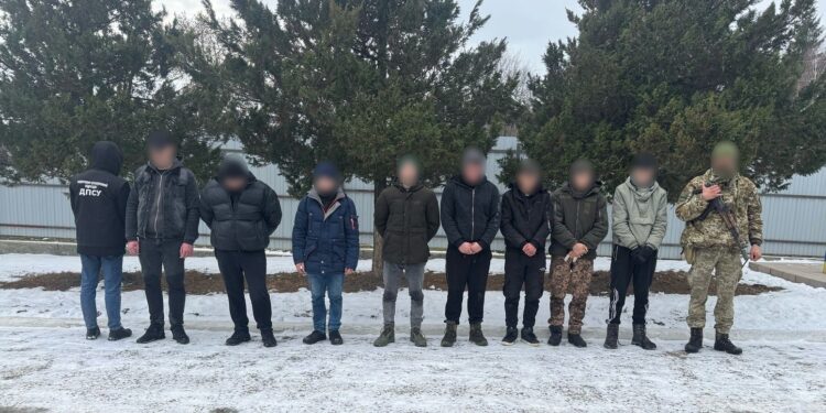 Група ухилянтів і їхні провідники затримані на кордоні