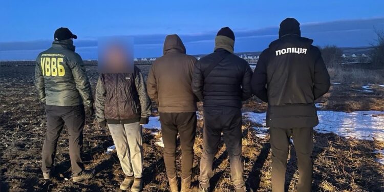Групу ухилянтів та їх "поводирів" викрито на кордоні з Молдовою 1 ухилянти