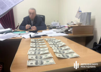 На Хмельниччині чиновник надавав "послуги" ухилення від мобілізації за гроші 1 Чиновник допомагав ухилятися від мобілізації за чималу винагороду
