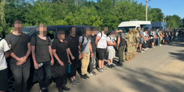 Зловмисники намагалися вивести 100 чоловіків за межі країни