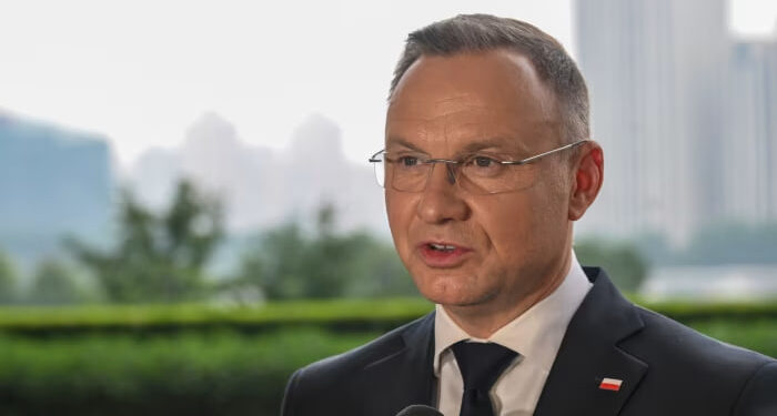 Президент Польщі виступив проти відправки миротворців в Україну 1 Дуда: Варшава допомагатиме Києву, але миротворців не відправить