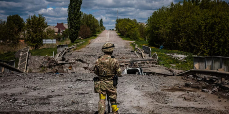 Названо проблеми України на фронті: війна на виснаження та кадровий дефіцит 1 Війна на виснаження напружує українську армію