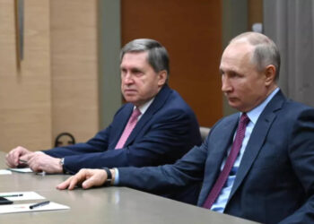 Путін, стіл переговорів