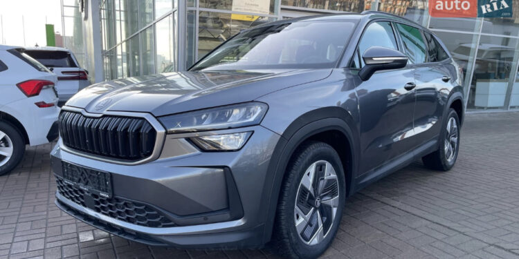 Скандальний прокурор із Хмельниччини придбав авто за 2 мільйони (Документ) 1 авто