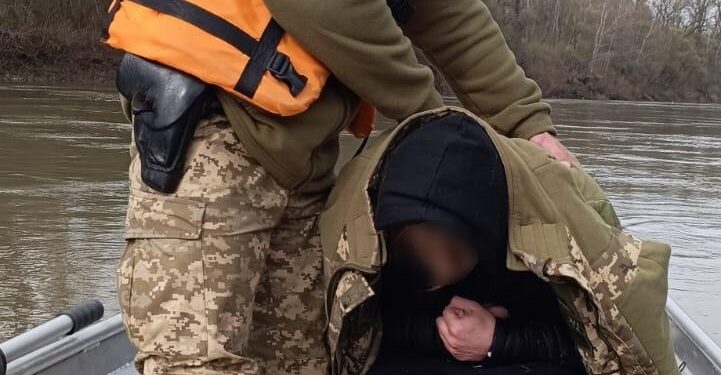 "Квест на виживання" за 15 тисяч доларів: львів'янин ледь не загинув, намагаючись переплити до Угорщини (Відео) 1 ДПСУ, Тиса