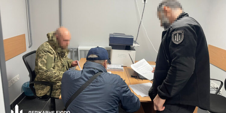 Корупція в погонах: полковник незаконно збагатив дружину на мільйон гривень 1 ДБР