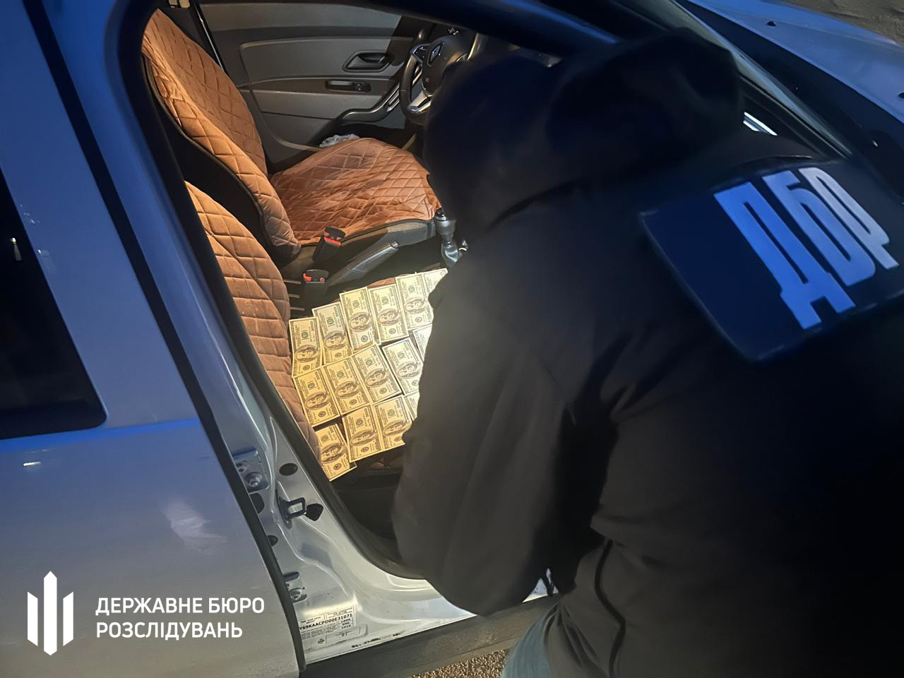 Прикордонник-хабарник організував схему переправлення ухилянтів до Молдови 2 ДБР