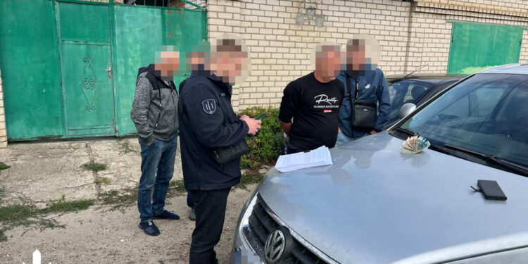 Наживався на війні: затримано крадія пального для захисників Харківщини 1 ДБР