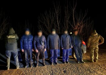 Ухилянти на таксі: На Одещині затримали групу чоловіків, які намагалися втекти від мобілізації 9 ухилянти